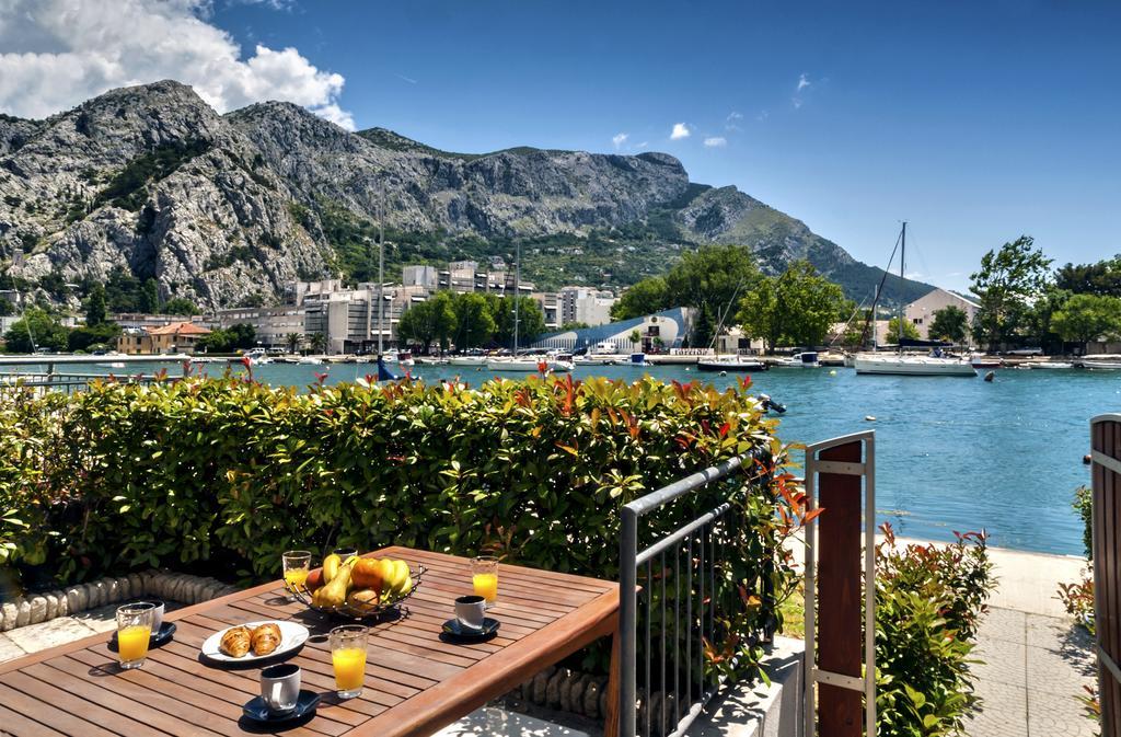 Apartment Lejo Omis Exterior photo